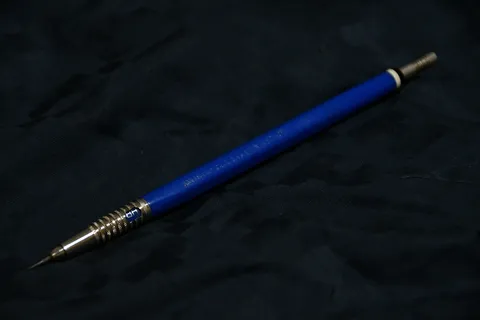 青い鉛筆、キリッと待機中