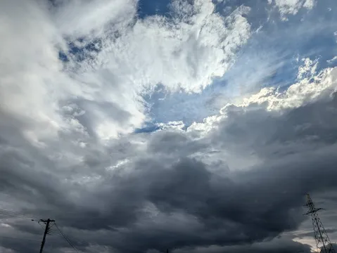 空に広がる陰影