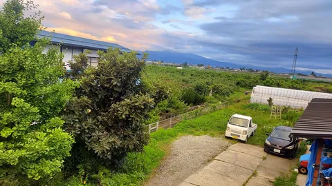田園風景と雲のコントラスト