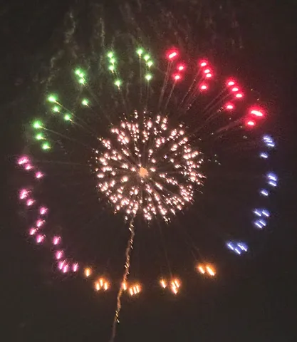 夜空に描く色の円環