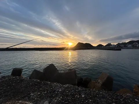 暮れなずむ空と海の詩