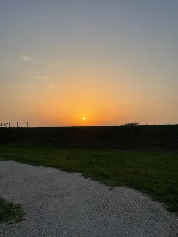 夕暮れ時の小道