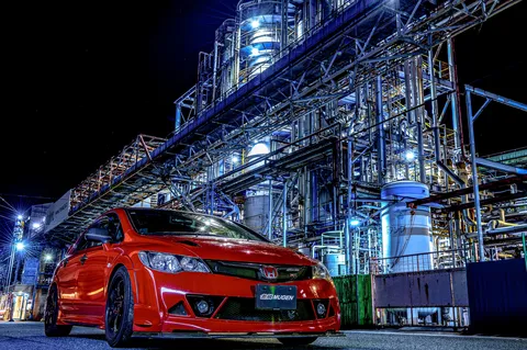 鋼鉄の夜景とスポーツカー
