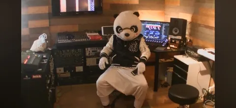 スタジオに潜むパンダの午後