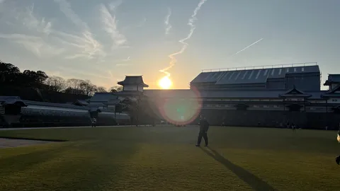 夕暮れの城と一人旅