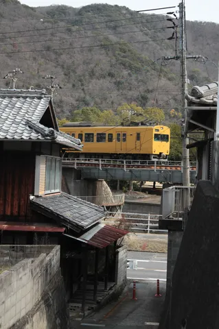ノスタルジックな日常、黄色い列車
