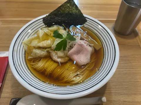 温かな一碗の旅情