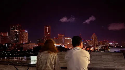 夜景を望む二人