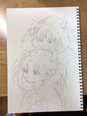 フードの奥の幼い瞳