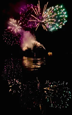 夜空を彩る光の残像