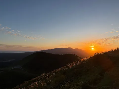 夕陽に染まる稜線