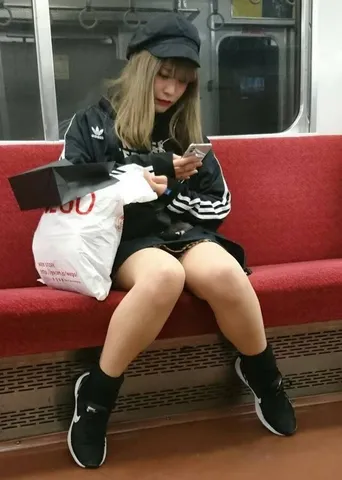 地下鉄の今どきカジュアル