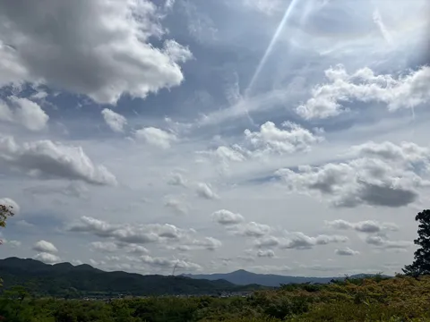雲の絨毯と山の稜線