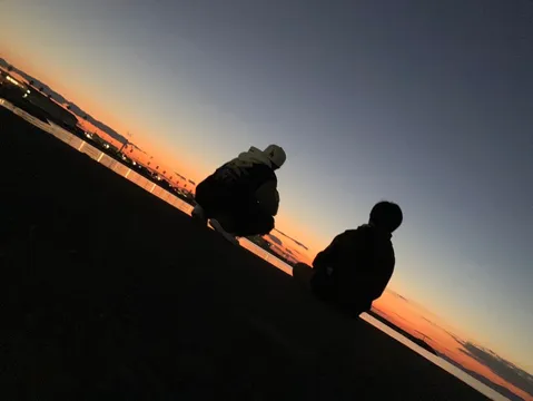 茜色の空、静かな横顔