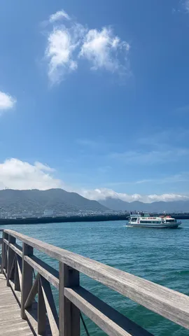 港町の風と船