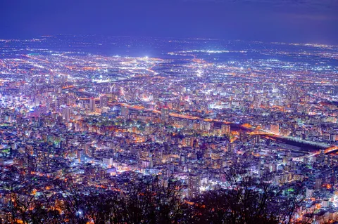きらめく地上の星屑都市