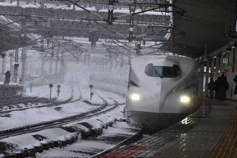吹雪の中の銀色疾風