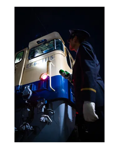 夜の指令、列車は待つ
