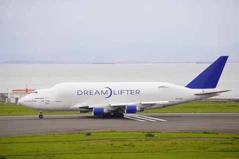白と青の静かな旅立ち