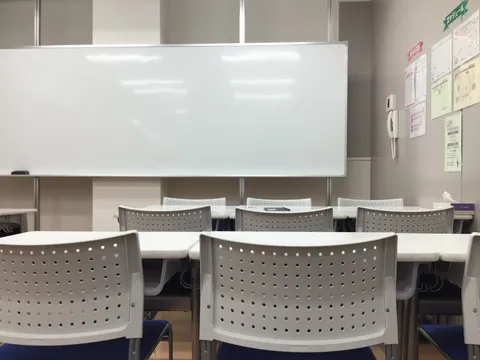 整然と並ぶ学びの空間