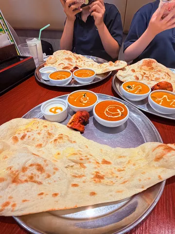とろ〜りチーズナンとカレー