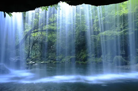 滝と緑の涼風ショット