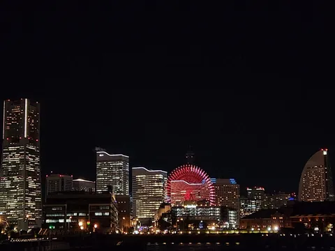 夜景に輝く光のシンフォニー