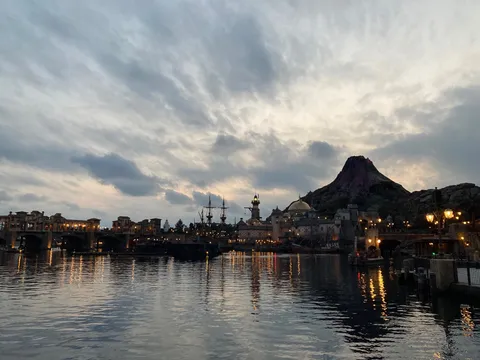 雲が踊る港の物語
