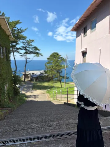 海へ続く階段、日傘で攻略！