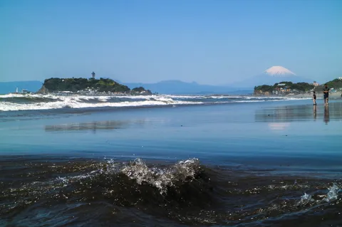 富士山と江ノ島の海