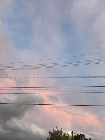 電線と夕焼けのコントラスト