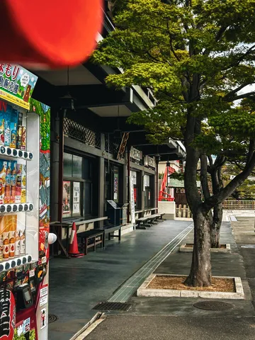 緑と伝統が息づく路地