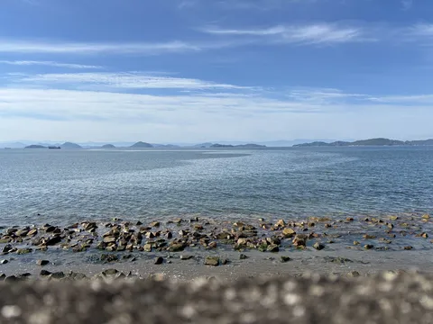 遠景の島々と青い海
