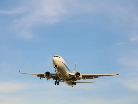 青空へ向かう旅立ち
