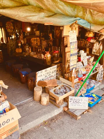 趣深き店先の賑わい