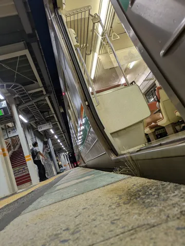 駅の風景に灯る静謐