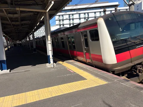 駅のホーム、車両の顔