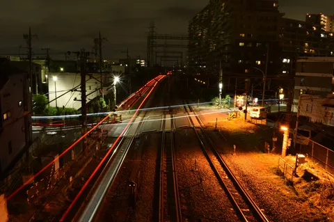 夜を駆ける光の軌跡