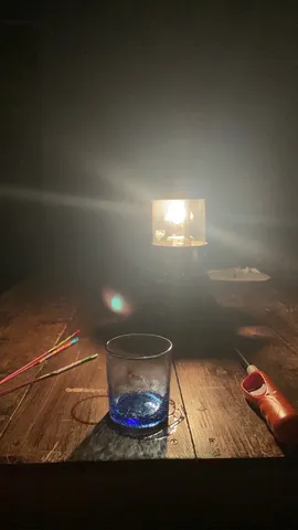 灯りと青の静かな一画
