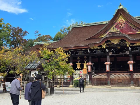 古都の風情、静寂の参拝