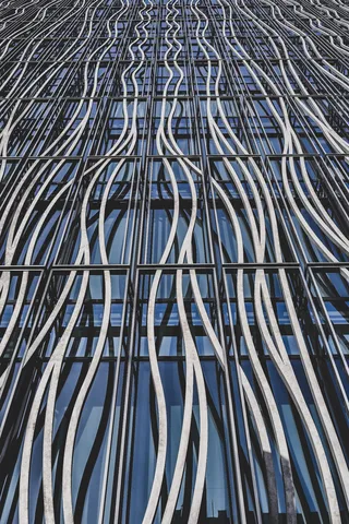 建築の意匠、光と影のコントラスト