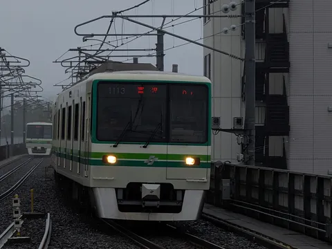 雨の日の鉄道風景