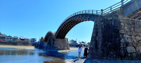 空と石の橋の涼風