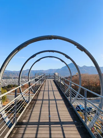 空へ続く円形の道