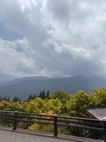山並みに霞む、緑の息吹