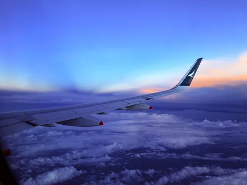 夕暮れの翼と雲の謡