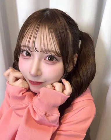 優しい眼差しとピンクの暖かさ