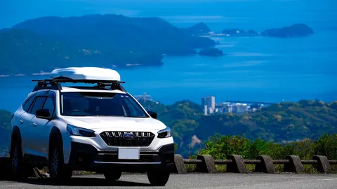 絶景と旅する白いSUV