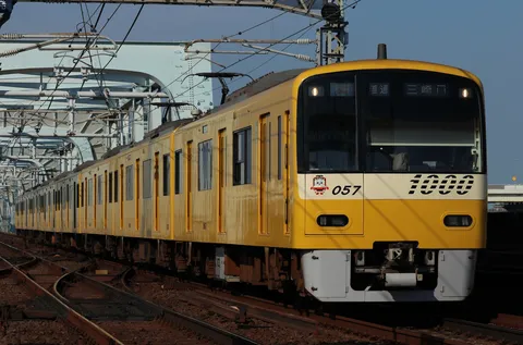 黄色い電車、1000系の旅