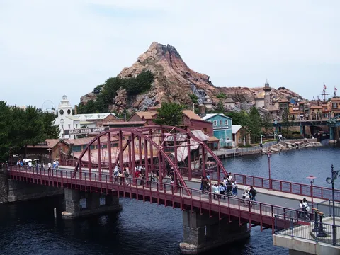 歴史を感じる港町の風景